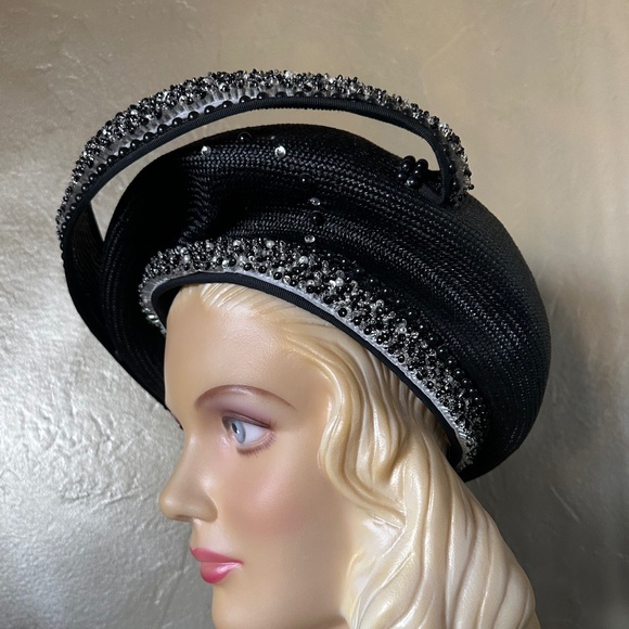 SWANKY 1960s' BLACK STRAW TAM WITH SEQUINS, RHINESTONES & BEADS - Picture 9 of 12